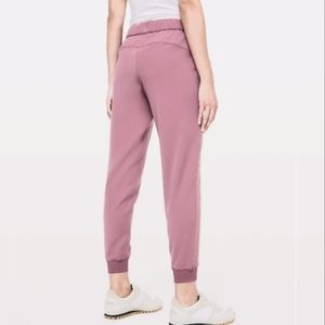 Lululemon On The Fly Woven Misty Merlot  Joggers Sz 4 NWOT